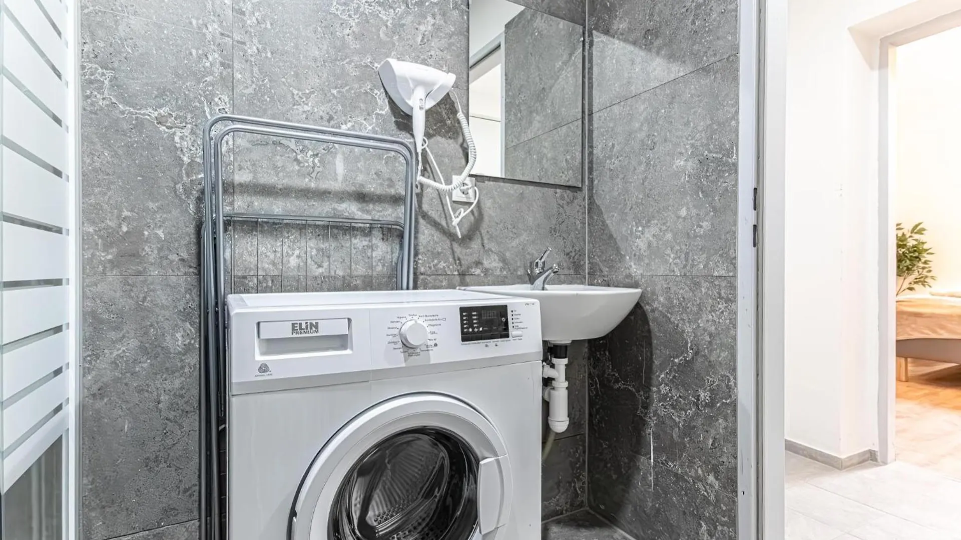Apartment Trendy Studio Near Westbahnhof With Kitchenette & Smart Tv Vienna